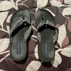 Nautica flip flops